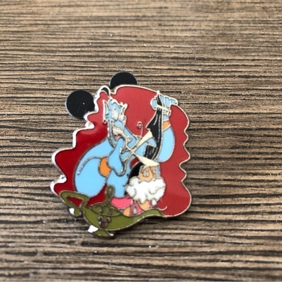 Disney Official Trading Pin: Hidden Mickey: Aladdin: Genie from lamp - Picture 1 of 2